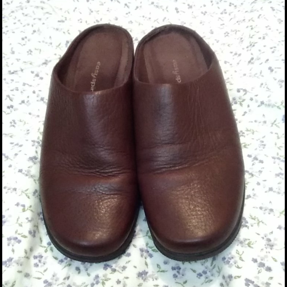 Genuine Leather Clogged. Size 8.5 by Easy Spirit 🥰 MAKE AN OFFER 🥰